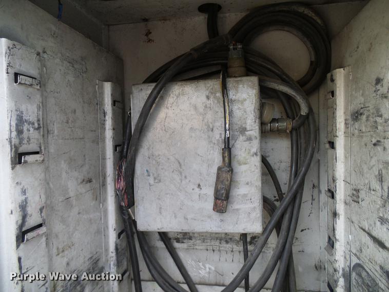 image for item DD8313 2008 Ford F750 Super Duty service truck with crane