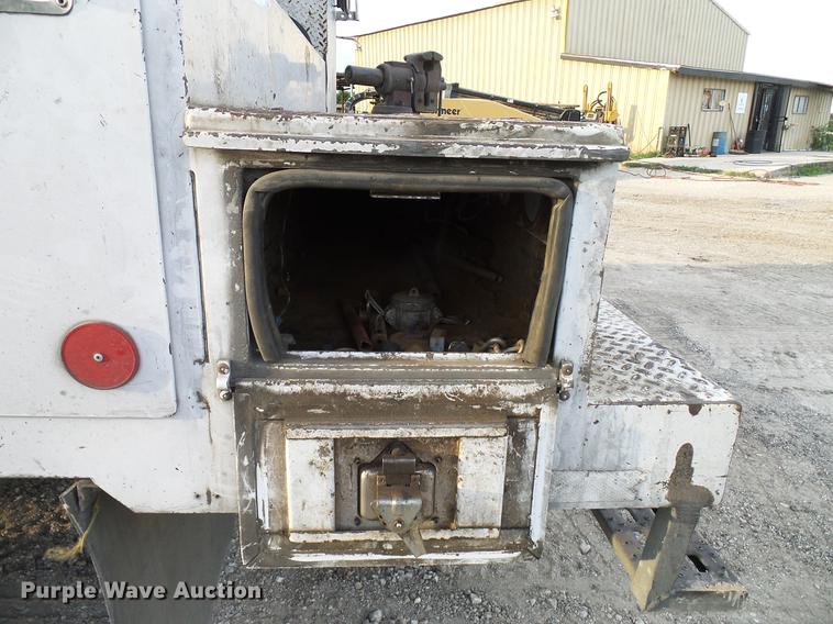 image for item DD8313 2008 Ford F750 Super Duty service truck with crane