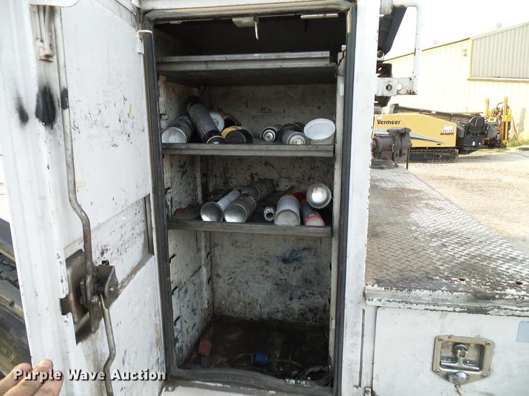 image for item DD8313 2008 Ford F750 Super Duty service truck with crane