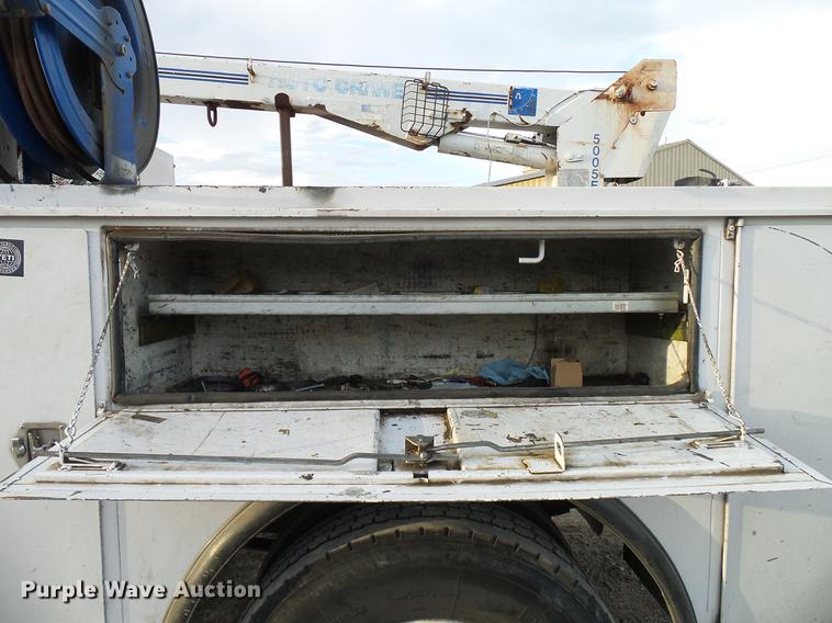 image for item DD8313 2008 Ford F750 Super Duty service truck with crane