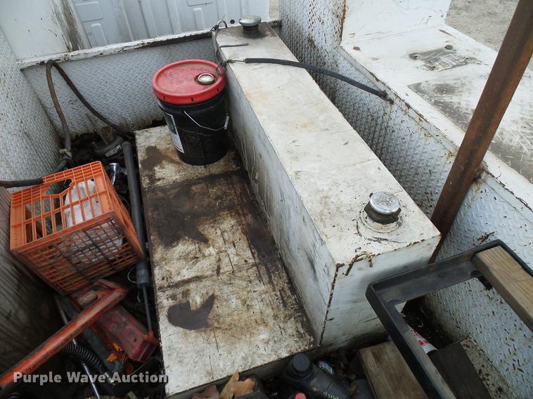 image for item DD8313 2008 Ford F750 Super Duty service truck with crane