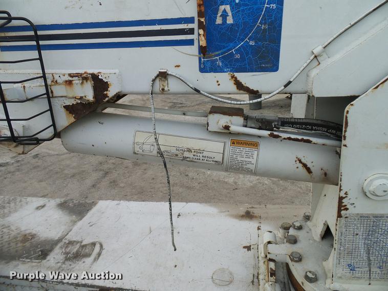 image for item DD8313 2008 Ford F750 Super Duty service truck with crane