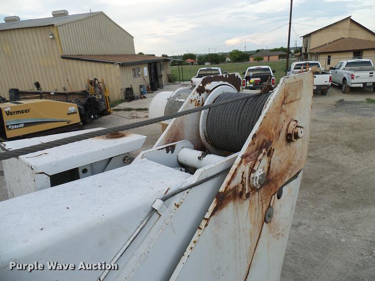 image for item DD8313 2008 Ford F750 Super Duty service truck with crane