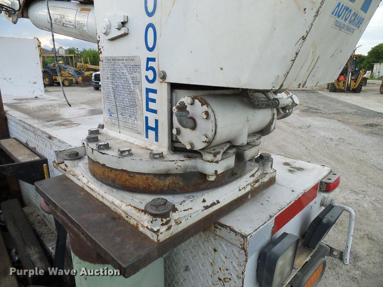 image for item DD8313 2008 Ford F750 Super Duty service truck with crane