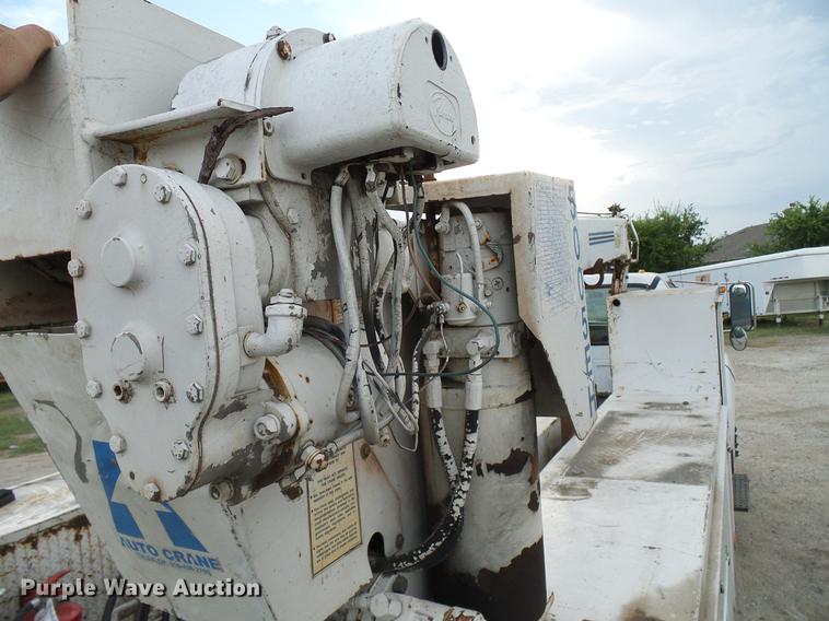 image for item DD8313 2008 Ford F750 Super Duty service truck with crane