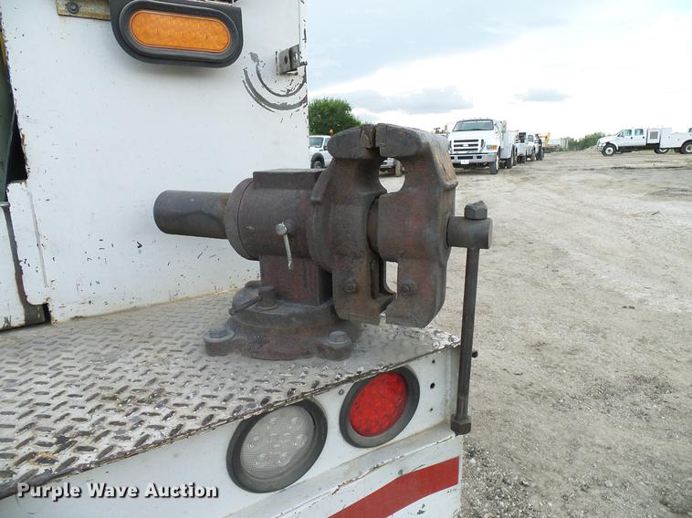 image for item DD8313 2008 Ford F750 Super Duty service truck with crane