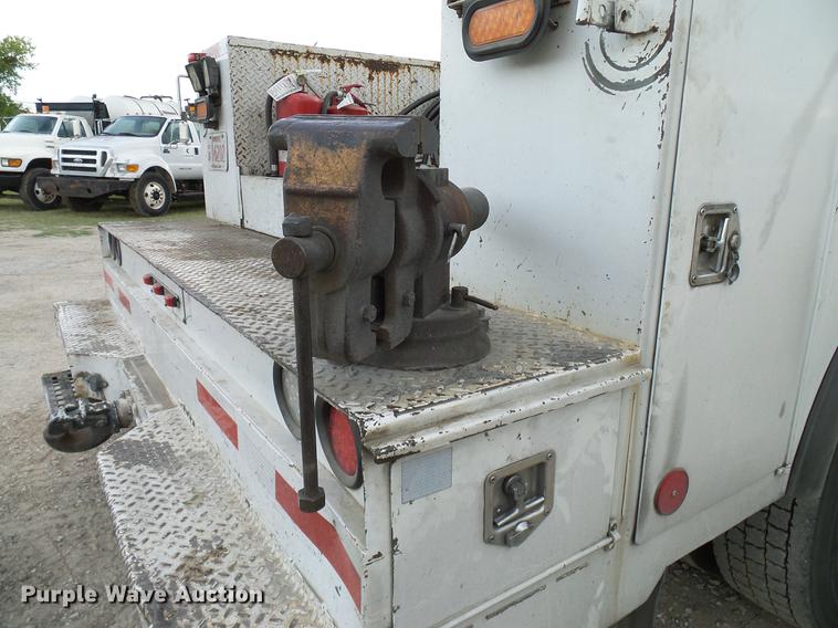 image for item DD8313 2008 Ford F750 Super Duty service truck with crane