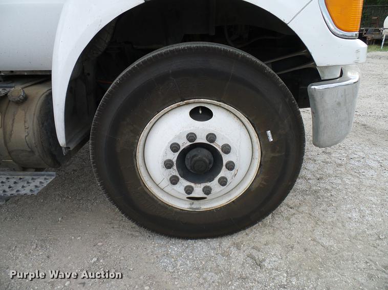 image for item DD8313 2008 Ford F750 Super Duty service truck with crane