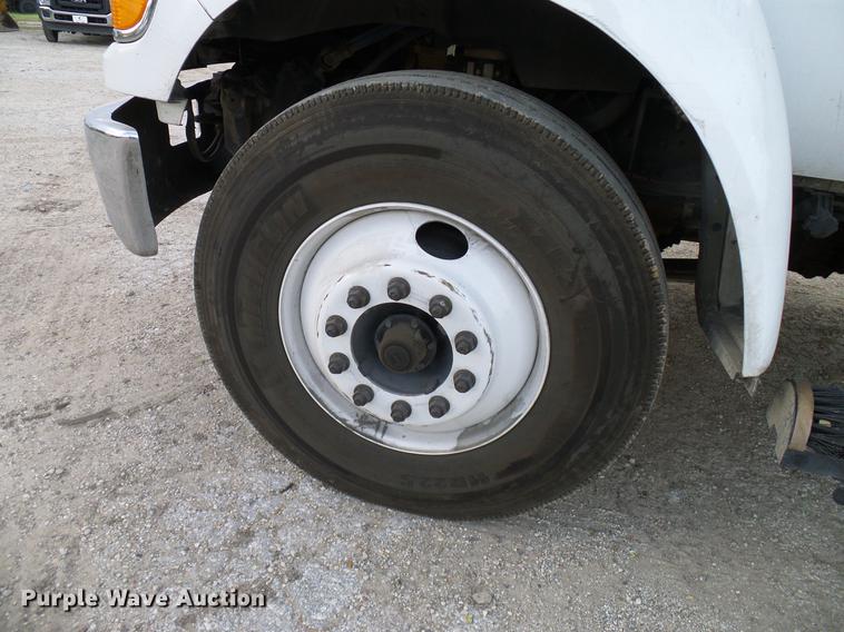 image for item DD8313 2008 Ford F750 Super Duty service truck with crane