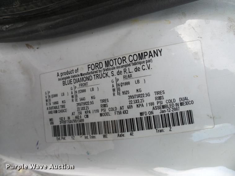 image for item DD8313 2008 Ford F750 Super Duty service truck with crane