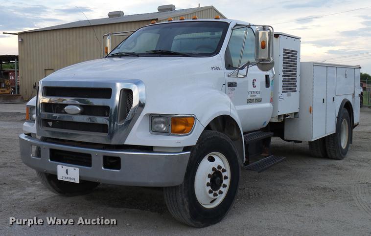 image for item DD8314 2007 Ford F750 service truck