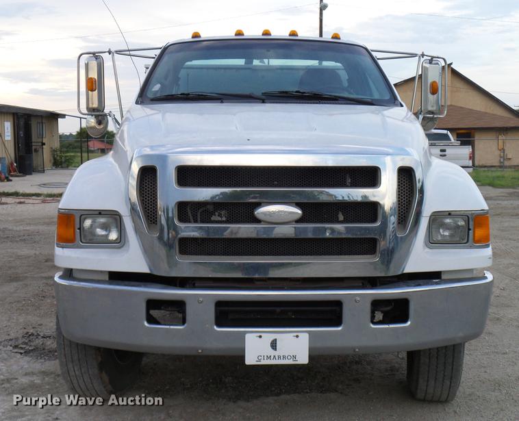 image for item DD8314 2007 Ford F750 service truck