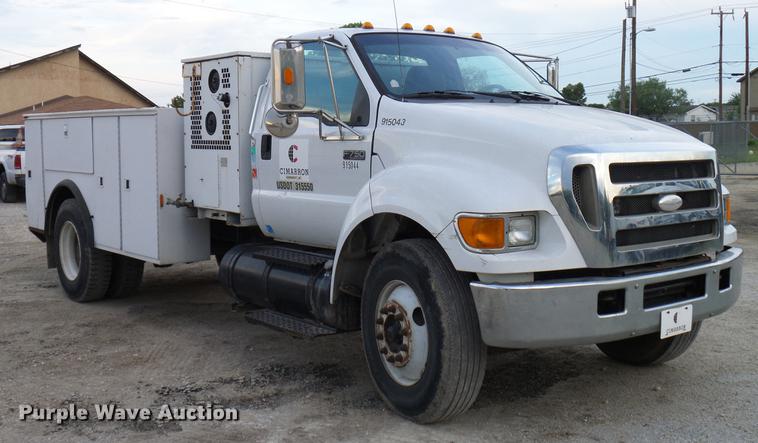 image for item DD8314 2007 Ford F750 service truck
