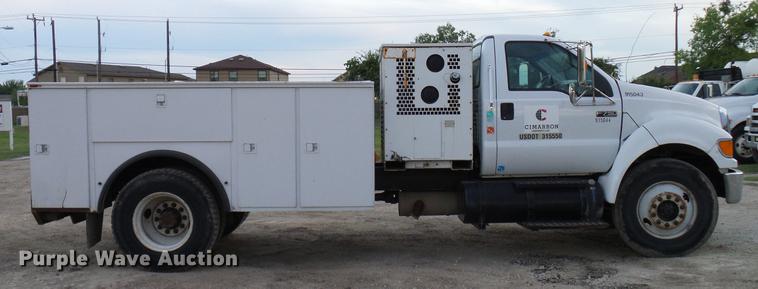 image for item DD8314 2007 Ford F750 service truck