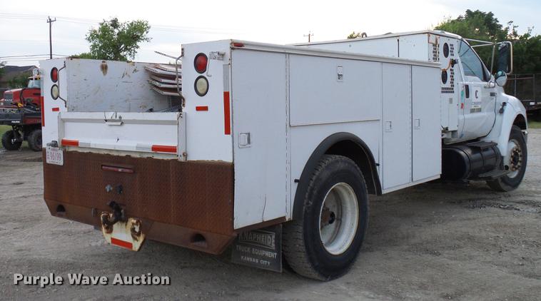 image for item DD8314 2007 Ford F750 service truck
