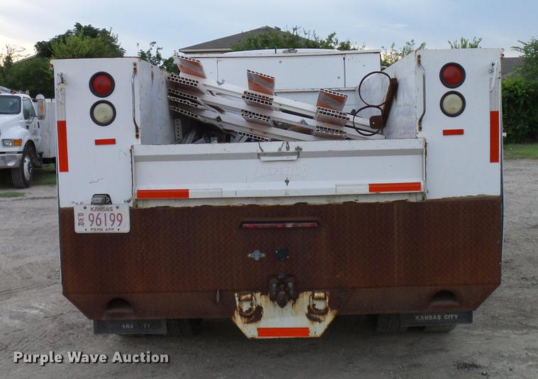 image for item DD8314 2007 Ford F750 service truck