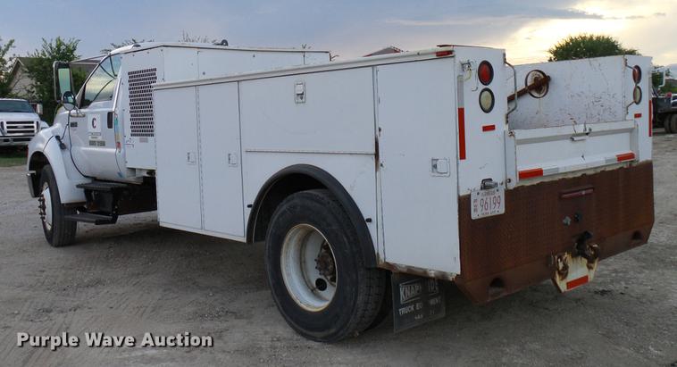 image for item DD8314 2007 Ford F750 service truck