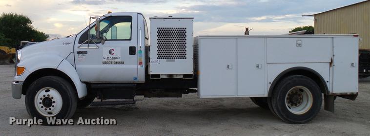 image for item DD8314 2007 Ford F750 service truck