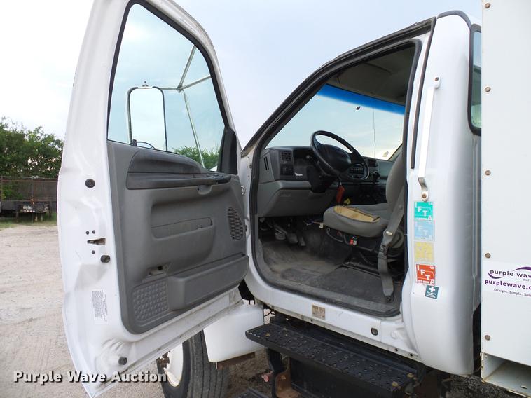 image for item DD8314 2007 Ford F750 service truck