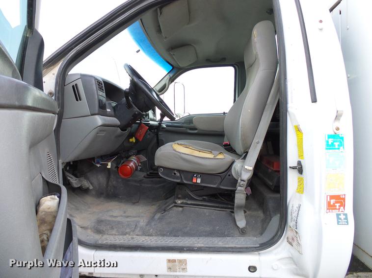 image for item DD8314 2007 Ford F750 service truck