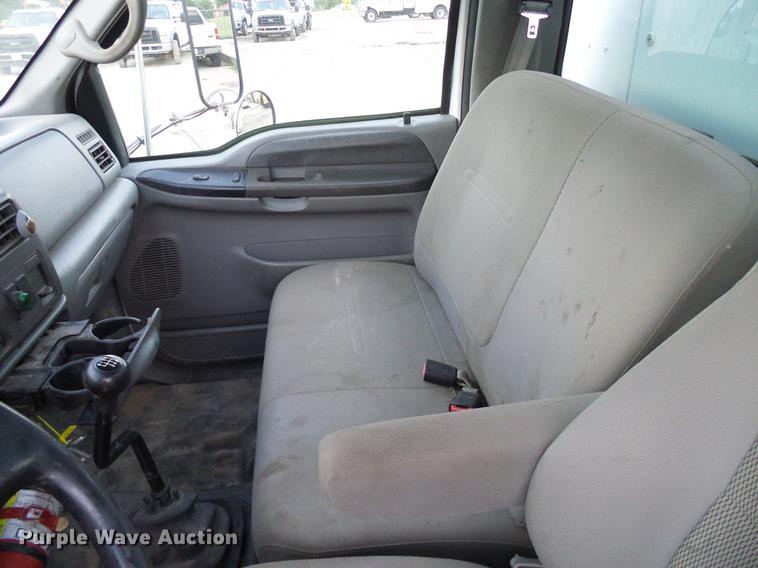 image for item DD8314 2007 Ford F750 service truck