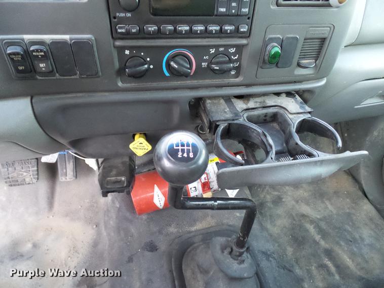 image for item DD8314 2007 Ford F750 service truck