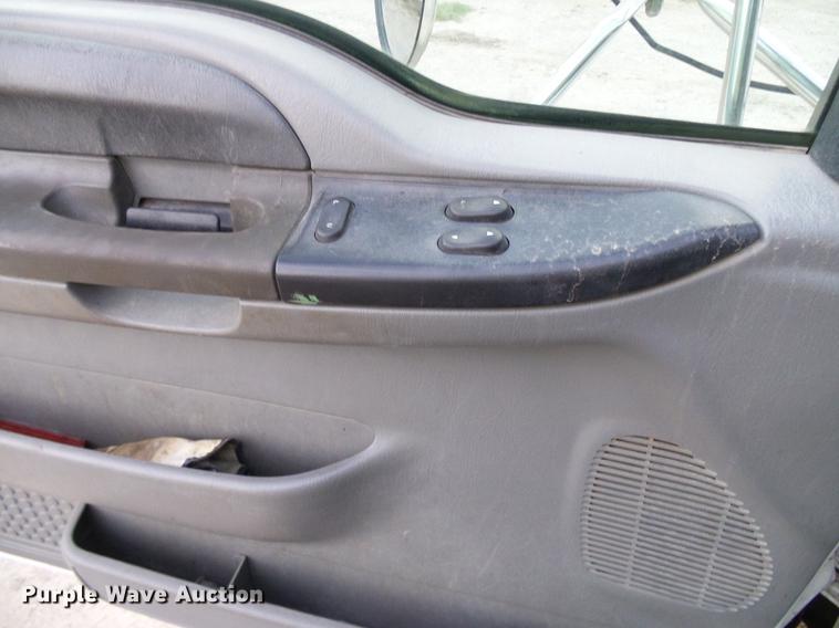 image for item DD8314 2007 Ford F750 service truck