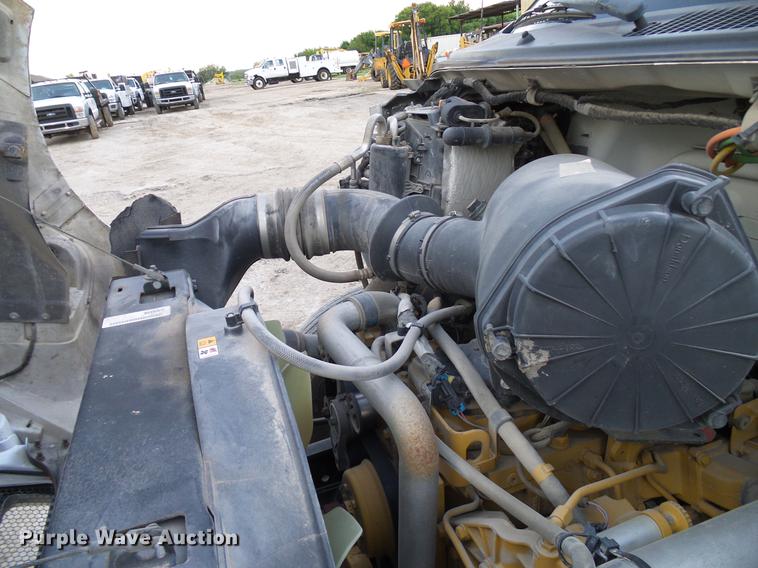 image for item DD8314 2007 Ford F750 service truck