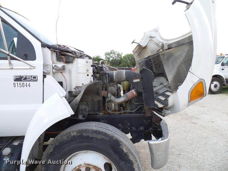 image for item DD8314 2007 Ford F750 service truck