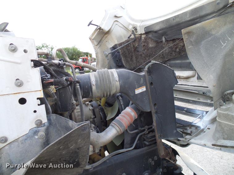 image for item DD8314 2007 Ford F750 service truck