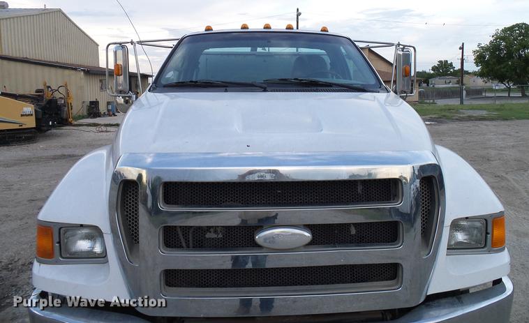 image for item DD8314 2007 Ford F750 service truck