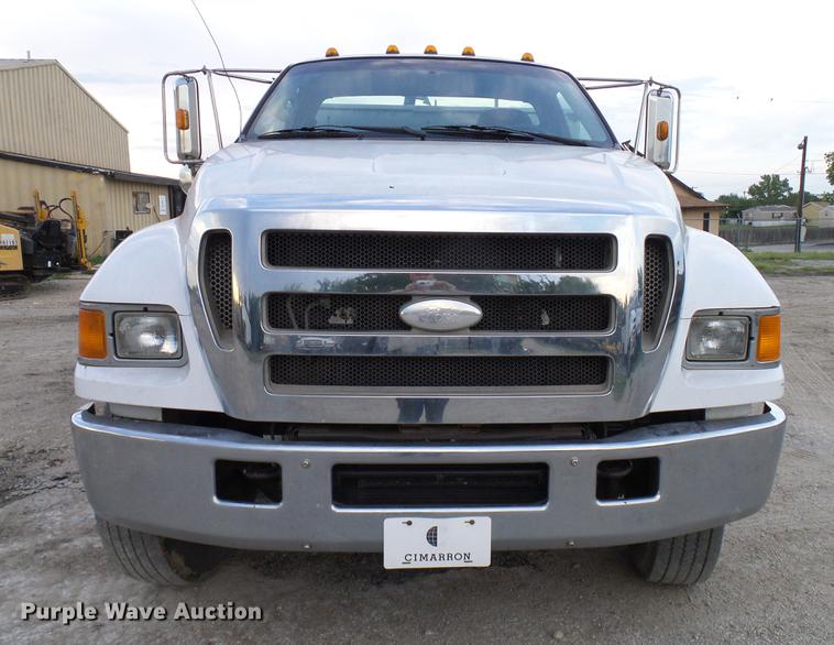 image for item DD8314 2007 Ford F750 service truck