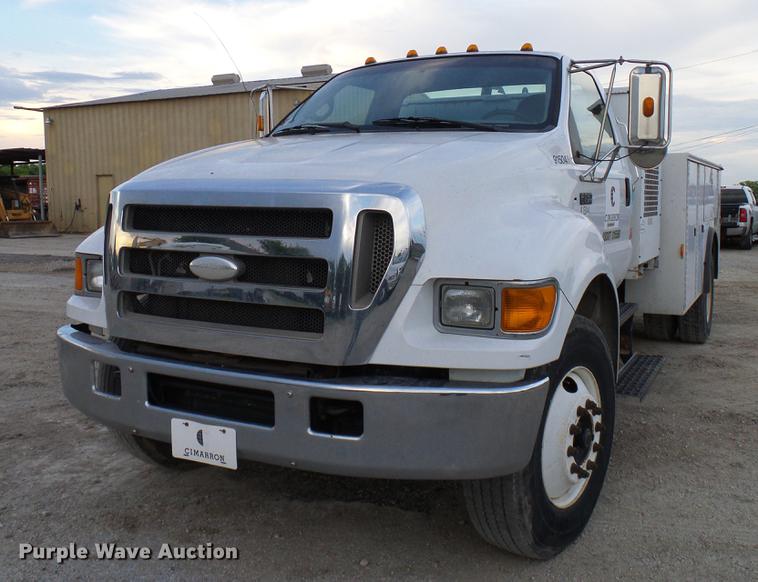 image for item DD8314 2007 Ford F750 service truck