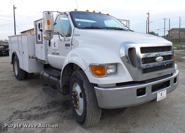 image for item DD8314 2007 Ford F750 service truck
