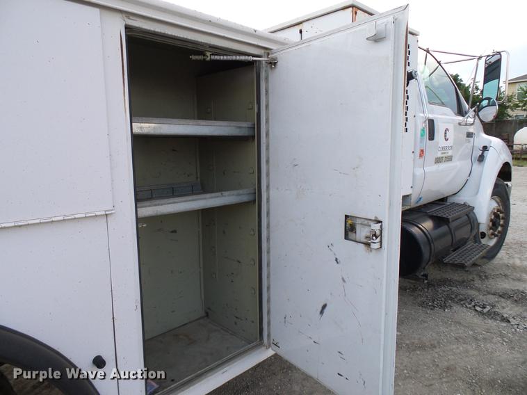 image for item DD8314 2007 Ford F750 service truck