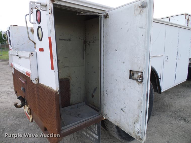 image for item DD8314 2007 Ford F750 service truck