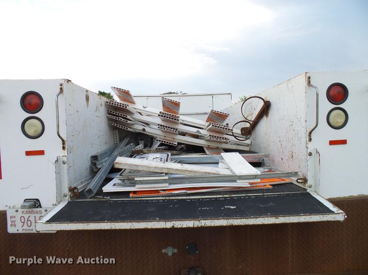 image for item DD8314 2007 Ford F750 service truck