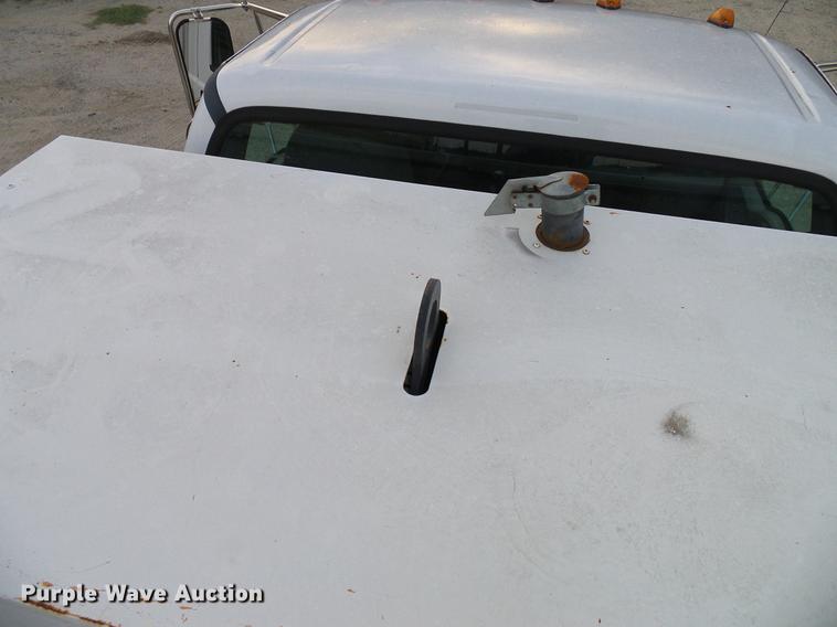 image for item DD8314 2007 Ford F750 service truck