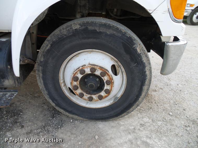 image for item DD8314 2007 Ford F750 service truck