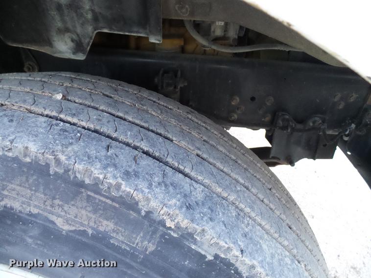 image for item DD8314 2007 Ford F750 service truck