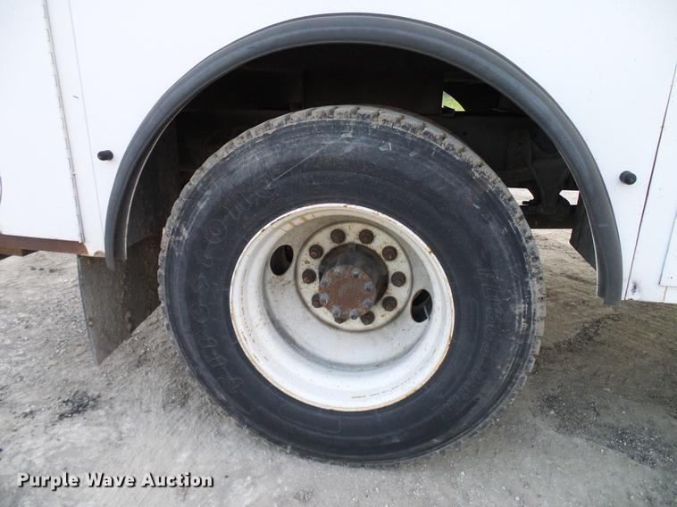 image for item DD8314 2007 Ford F750 service truck