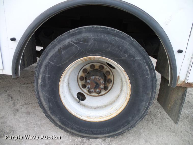 image for item DD8314 2007 Ford F750 service truck