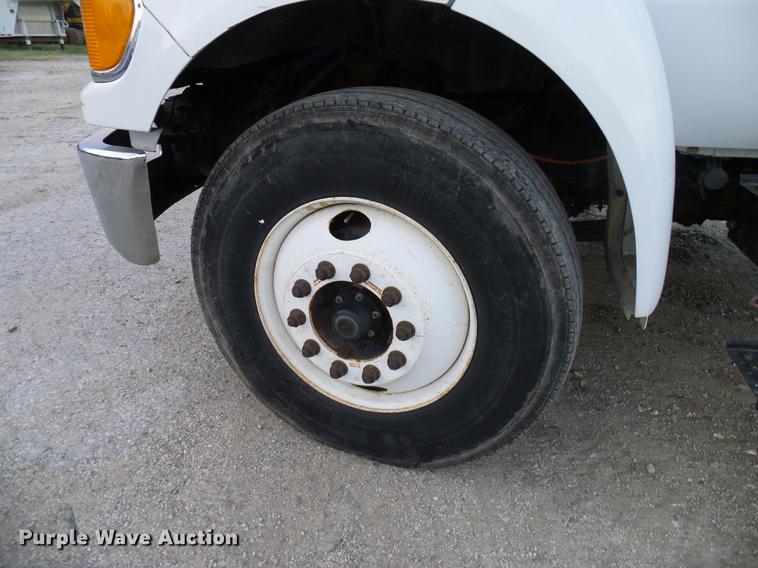 image for item DD8314 2007 Ford F750 service truck