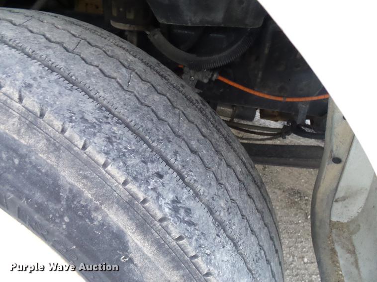 image for item DD8314 2007 Ford F750 service truck