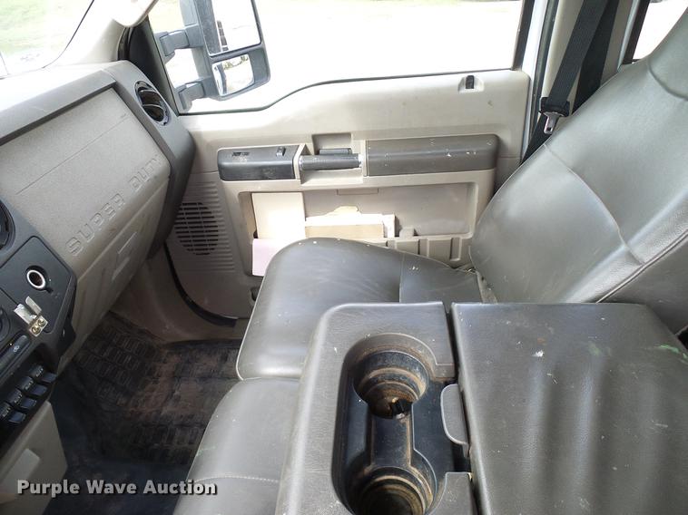 image for item DD8324 2010 Ford F450 Super Duty XL Crew Cab flatbed truck