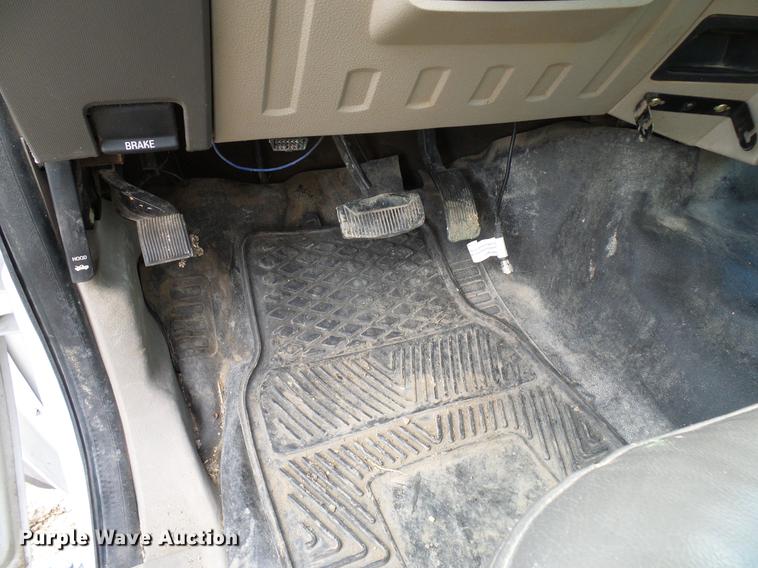 image for item DD8324 2010 Ford F450 Super Duty XL Crew Cab flatbed truck