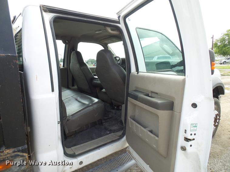 image for item DD8324 2010 Ford F450 Super Duty XL Crew Cab flatbed truck