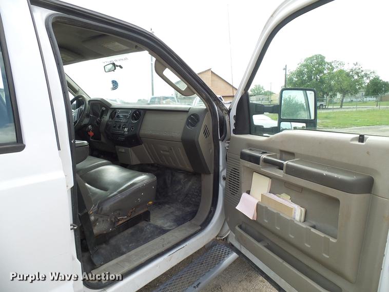 image for item DD8324 2010 Ford F450 Super Duty XL Crew Cab flatbed truck