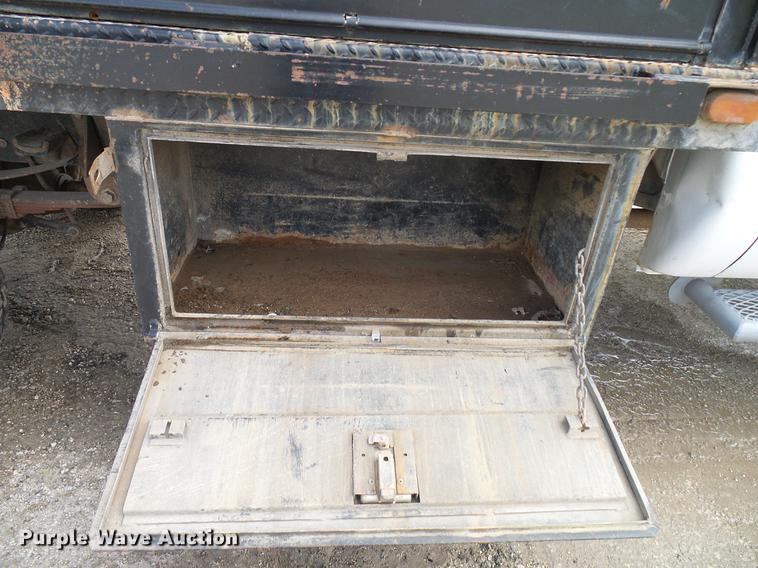 image for item DD8324 2010 Ford F450 Super Duty XL Crew Cab flatbed truck