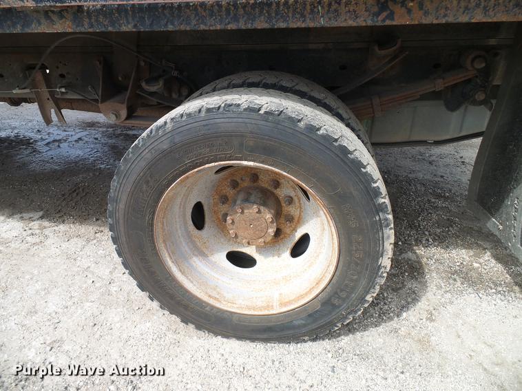 image for item DD8324 2010 Ford F450 Super Duty XL Crew Cab flatbed truck